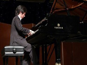 昆明进行沈文裕钢琴独奏音乐会 