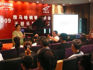 克拉玛依进行蒙特卡罗474钢琴展示会 