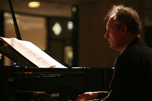 表滩18号“瑷之乐”双钢琴新年音乐会报路 