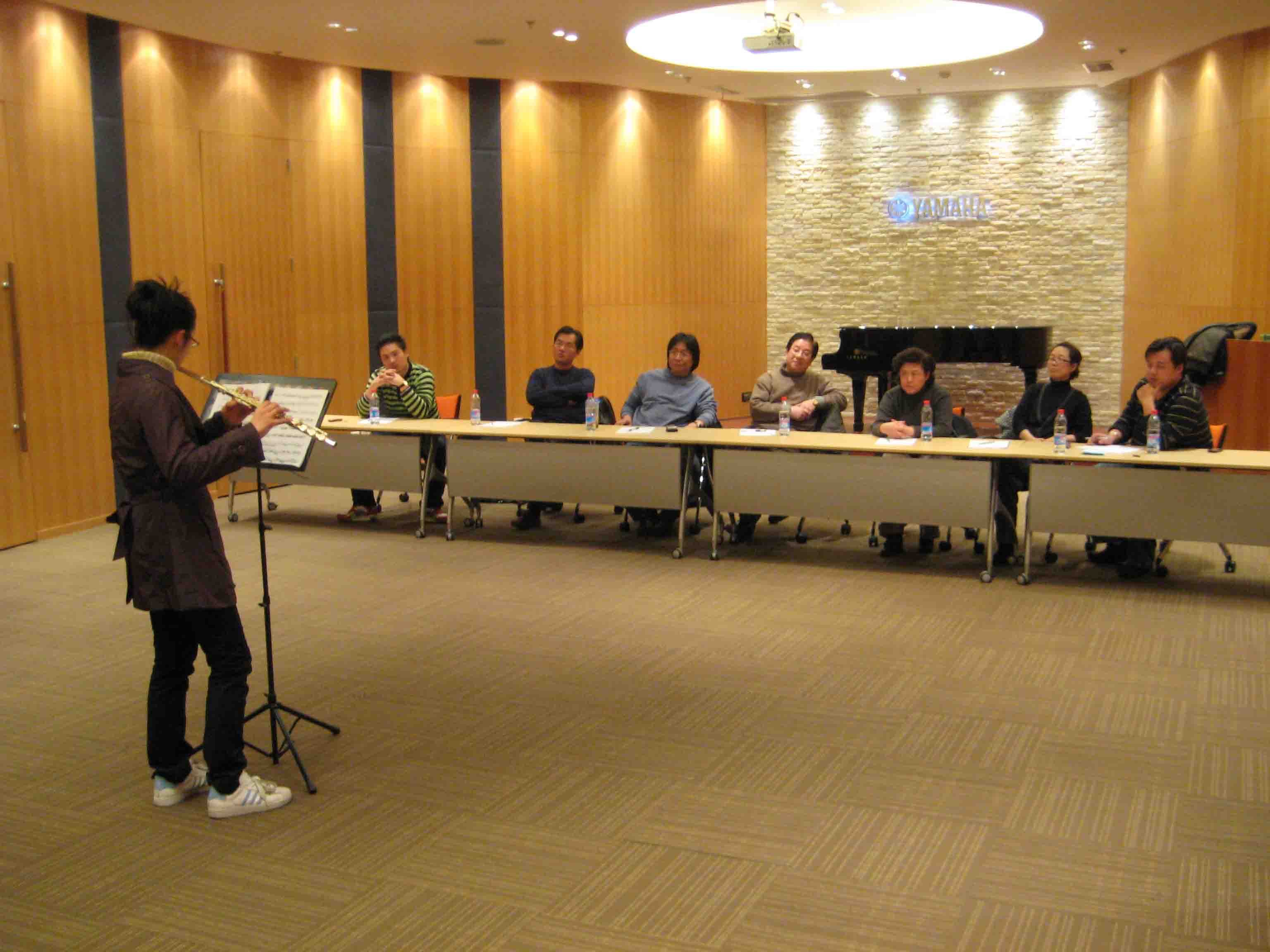 上海Academy长笛乐团新成员查核在蒙特卡罗474 EGG HALL进行 