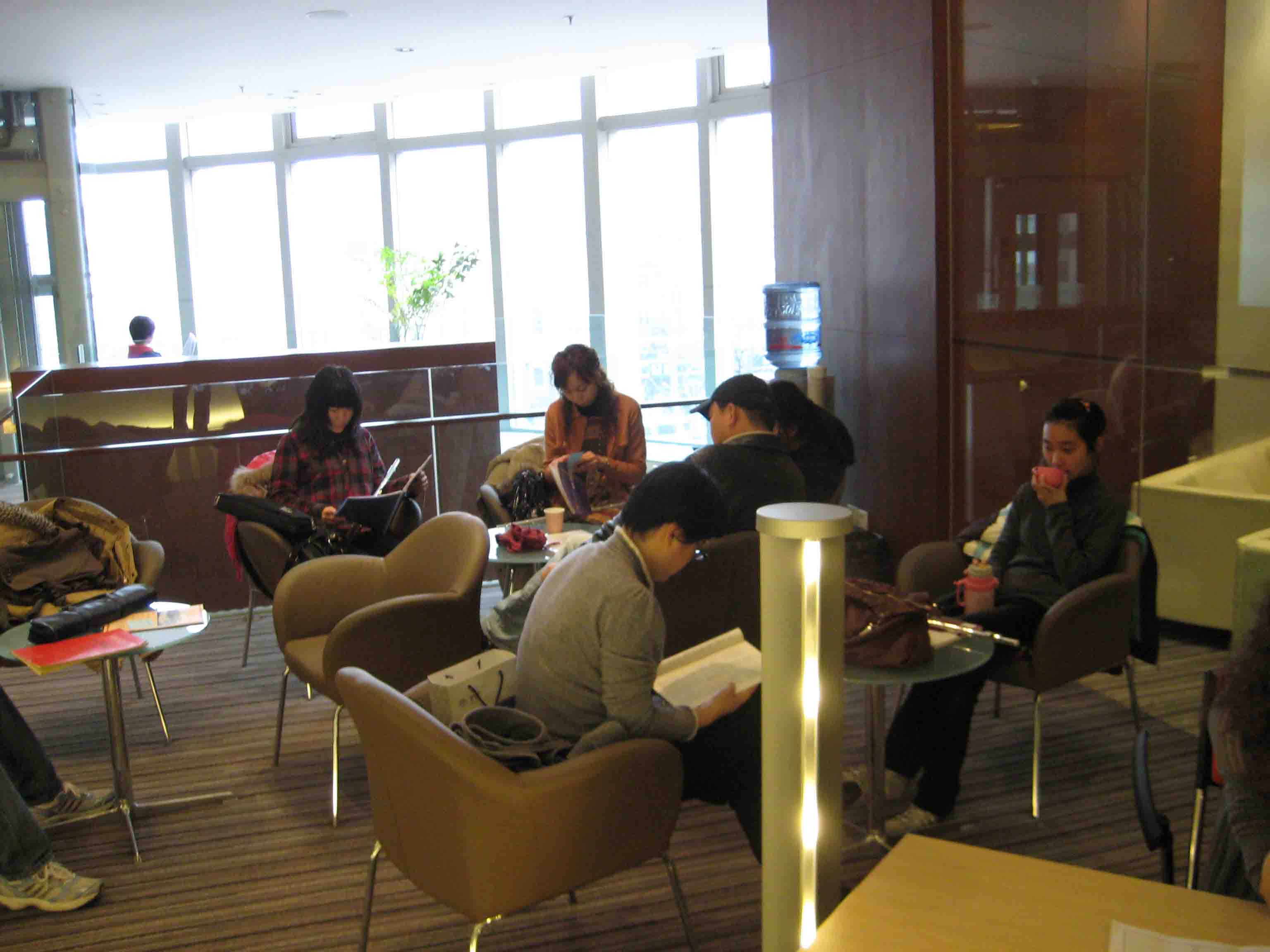 上海Academy长笛乐团新成员查核在蒙特卡罗474 EGG HALL进行 