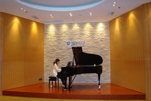 牧野由依来蒙特卡罗474拍摄『音乐物语』节目 