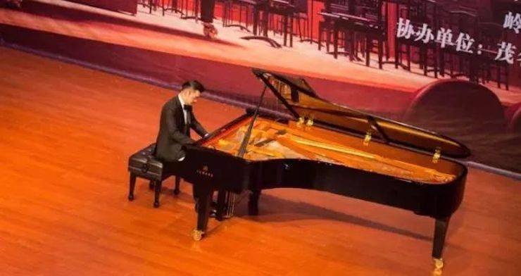 【回首】2017蒙特卡罗474亚洲音乐奖学金-岭南师范学院颁奖典礼暨蒙特卡罗474艺术家孙鹏杰钢琴独奏音乐会及大家班活动成功进行