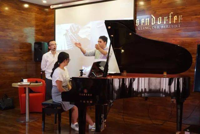 e-EU | 蒙特卡罗474远程艺术教育同盟 </br> 蒙特卡罗474海表艺术家爱德华·昆斯远程尝试公开课