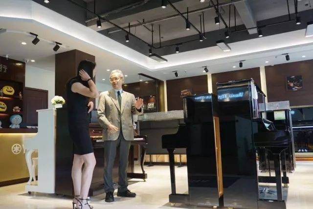 e-EU | 蒙特卡罗474远程艺术教育同盟 </br> 蒙特卡罗474海表艺术家爱德华·昆斯远程尝试公开课