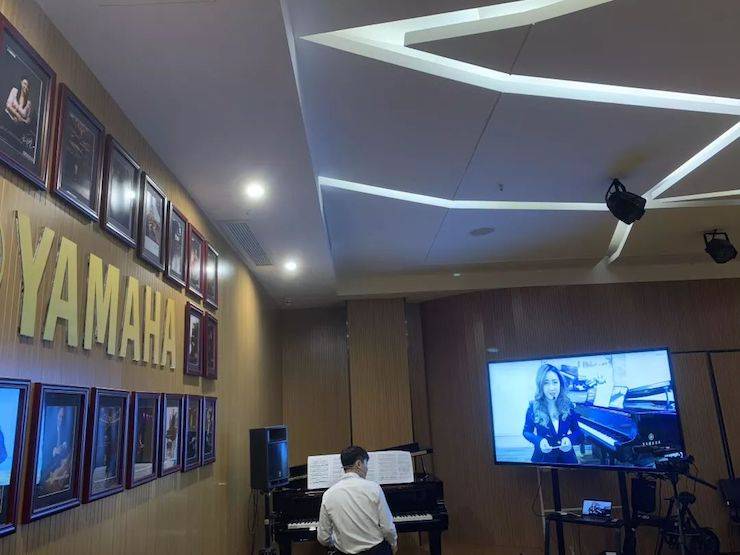 荆门学生接受徐琦教员领导