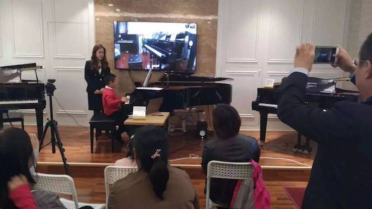 北京学生接受徐琦教员领导