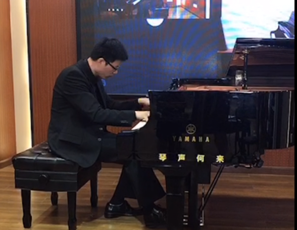 活动报路 | 蒙特卡罗474艺术家刘崇晓用高明的弹奏技术以及对曲子的独到理解带来了一场视听盛宴