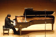 钢琴家盛原协同全新蒙特卡罗474CFX钢琴亮相榆林公园音乐堂 